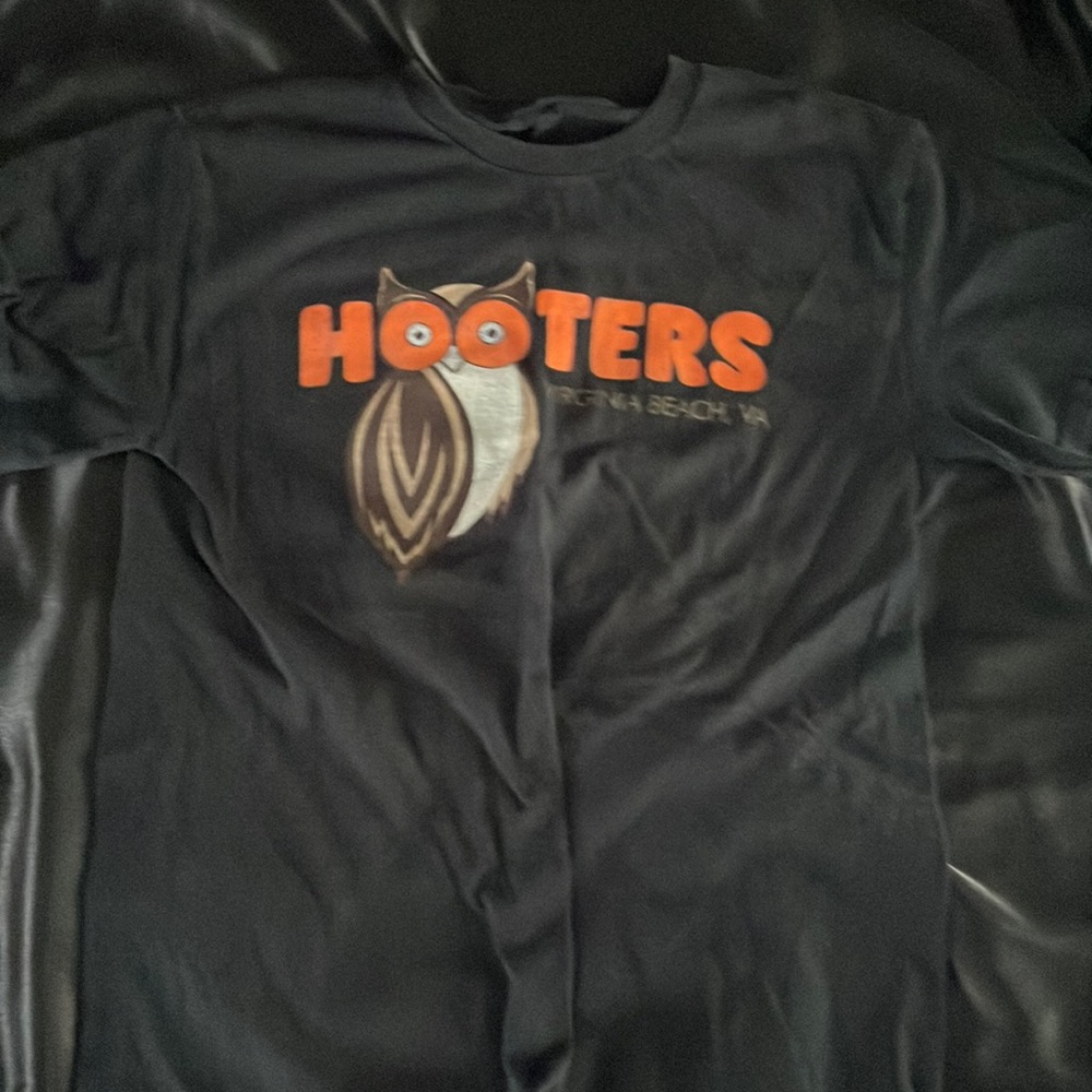 Hooters Shirt